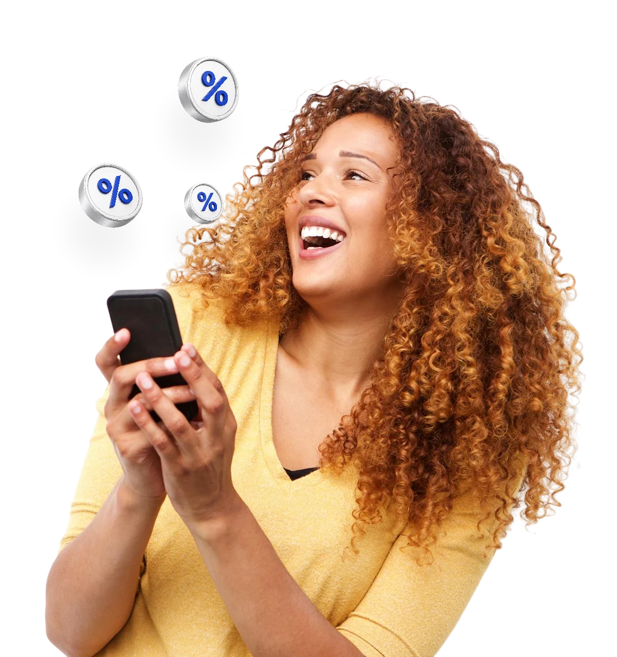 Mulher sorrindo com o celular na mão e moedas de porcentagem ao redor